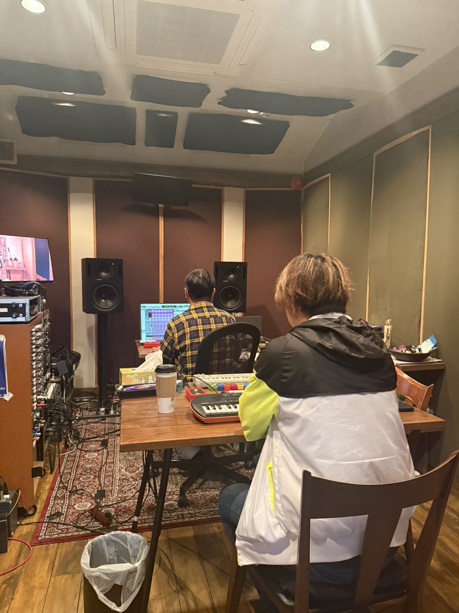 mori_takuya_'s tweet photo. おは∞たく☀️

昨日は、配信アプリ『everylive』さんの“オリジナル楽曲提供企画”を勝ち取ったライバーさんのレコーディングでした。
ご一緒するのは2回目なのですが、また歌声を聴けて本当に嬉しかったです✨🎤

すごく素敵に仕上がりそうです。 https://t.co/6immNJs9vq