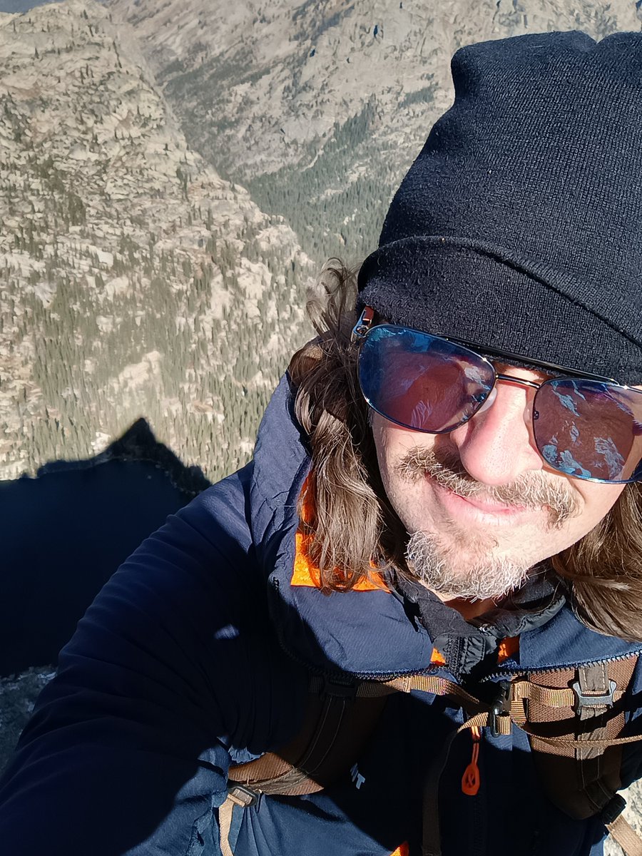 TheMarkMitten's tweet photo. Lone Eagle Peak
11,900 ft 
Colorado
Surreal summit https://t.co/qzOScjxbzE