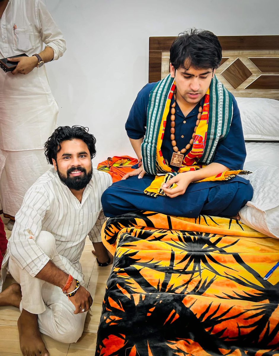 मैं बागेश्वर धाम सरकार के पीठाधीश्वर आचार्य श्री धीरेंद्र कृष्ण शास्त्री जी से मिला हूँ .. 

मैंने पूज्य महाराज जी को स्पष्ट शब्दों में कहा हूँ पूज्य महाराज श्री आपने जो यात्रा हिन्दुवों को जोड़ने के लिए व भारत वैदिक हिंदू राष्ट्र बनाने के लिए निकाली हैं उससे धर्म विरोधियों का