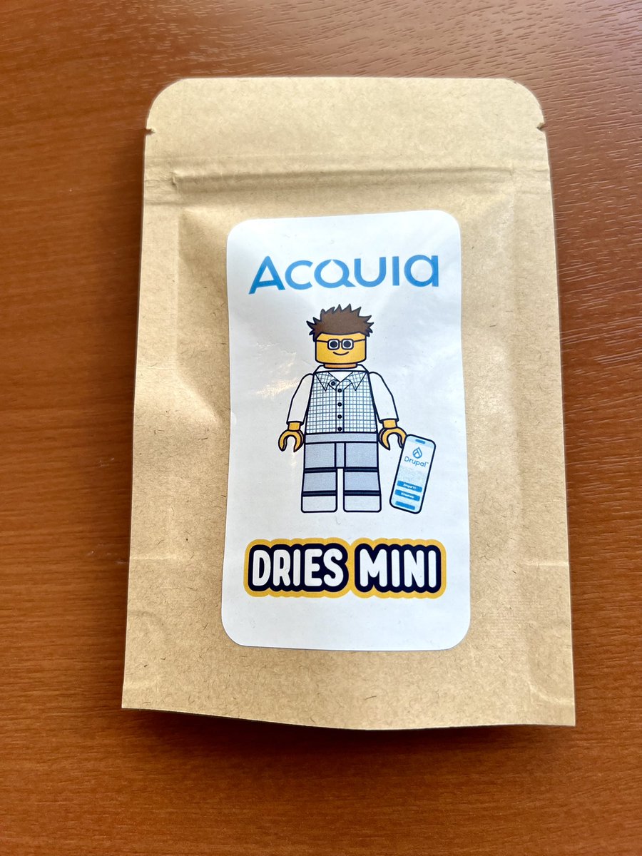 komacchan_t's tweet image. 初日にいただいたノベルティの数々。DriesのLEGOフィギュアかわいい。
#DrupalConNara #DrupalCon