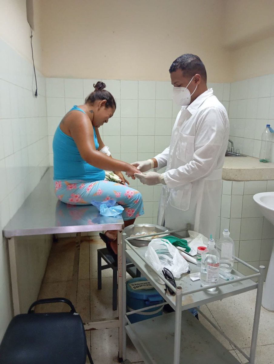 ¡Solidaridad en Falcón! 🇻🇪🇨🇺

El pueblo cubano, más unido que nunca, salva vidas en el CDI Adolfo Martínez Guzmán (Carirubana). Médico en cura a paciente hospitalizado: un acto de esperanza para los más necesitados.

¡La vida es la misión!

#CubaConVenezuela #CubaPorLaVida