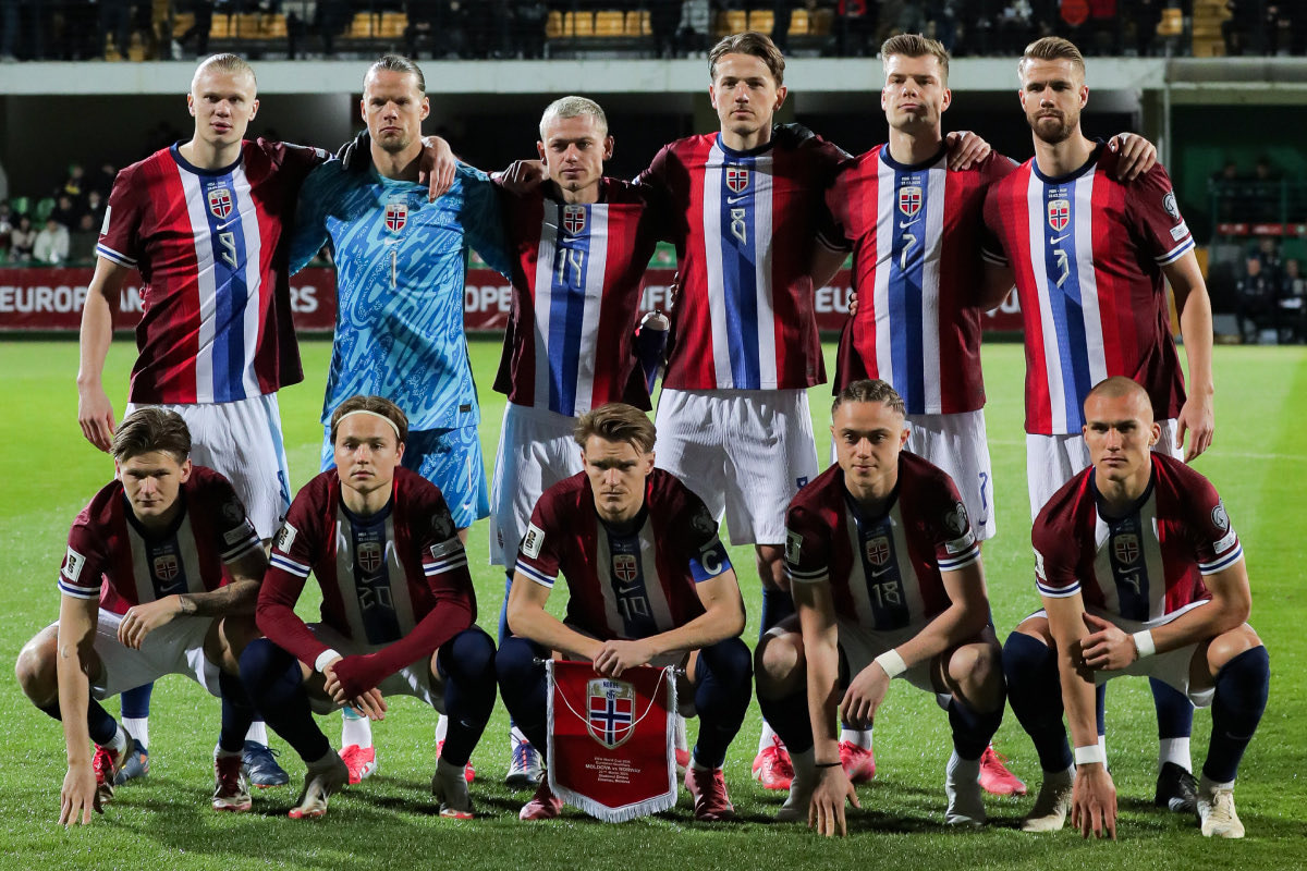 logodesigner_z's tweet image. このノルウェーのユニホーム
番号の書体も含めて
かなり好きです

28年ぶりワールドカップ出場決定
おめでとうございます🎉

#ノルウェー 
#Norway 
#soccer
#WorldCup 
#WorldCup2026