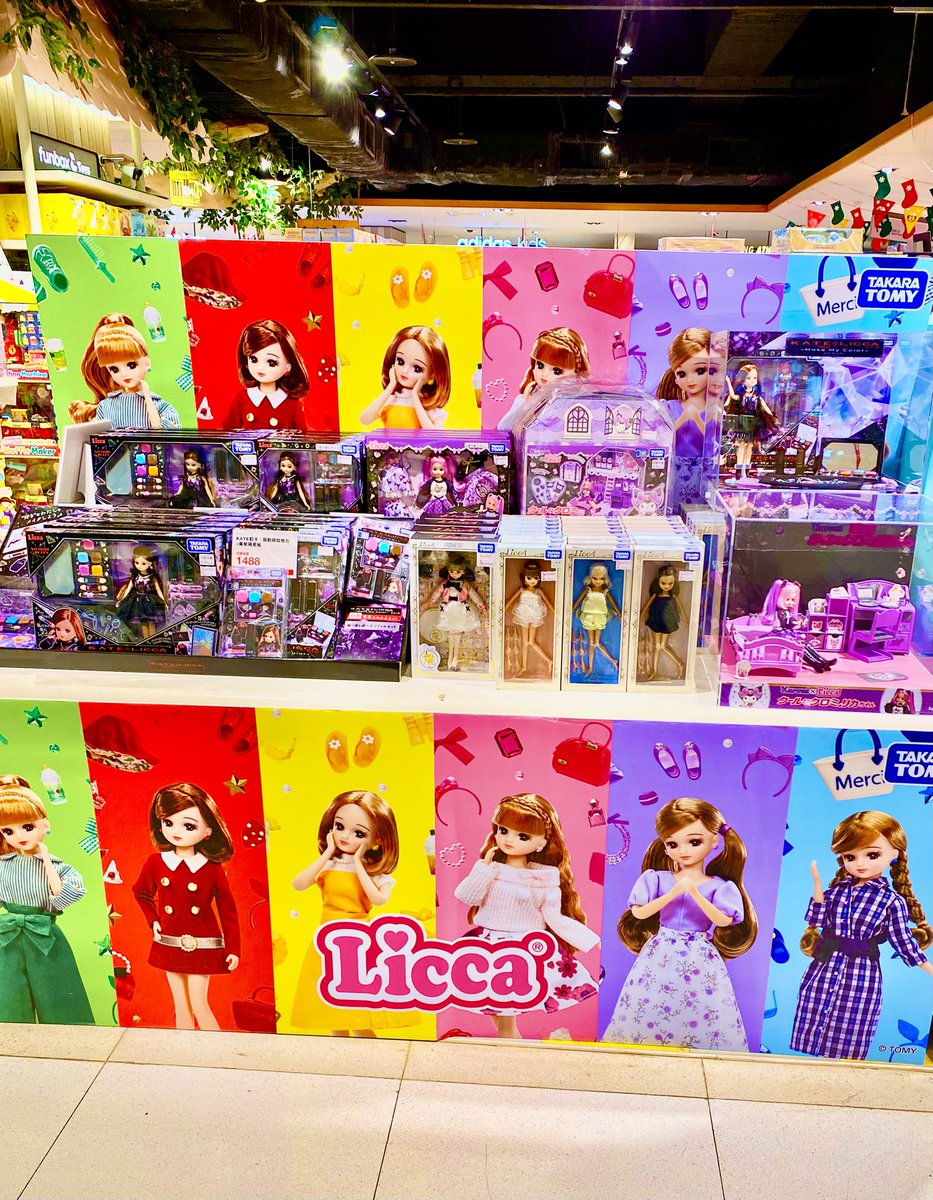 台北　中山　新光三越　おもちゃ売り場。
リカお嬢様と再会。
あちらは家電量販がないから
デパートのおもちゃ売り場は健在。
こうでなくちゃね。