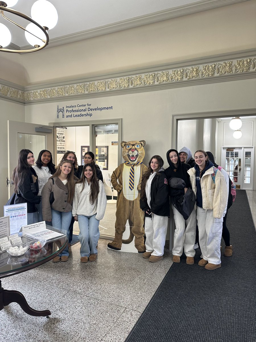 MineolaGuidance's tweet photo. The Guidance Department traveled to Misericordia University in Dallas, PA! We even ran into one of our alumni, Keira along the way! 💙💛🔵🟡 #CollegeRoadTrip @MineolaUFSD @mineolahs https://t.co/Gmu6xPYoZI