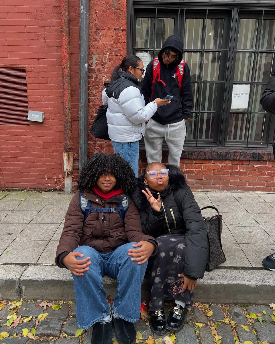 SuptCheng_CIOB's tweet image. The Facing History School took its French classes on their second annual trip to Maison Française. Students explored the gallery, learned about Arman, completed a scavenger hunt, and even won trivia prizes. 🇫🇷#TheFacingHistorySchool #FrenchClass #MaisonFrançaise #StudentLearning