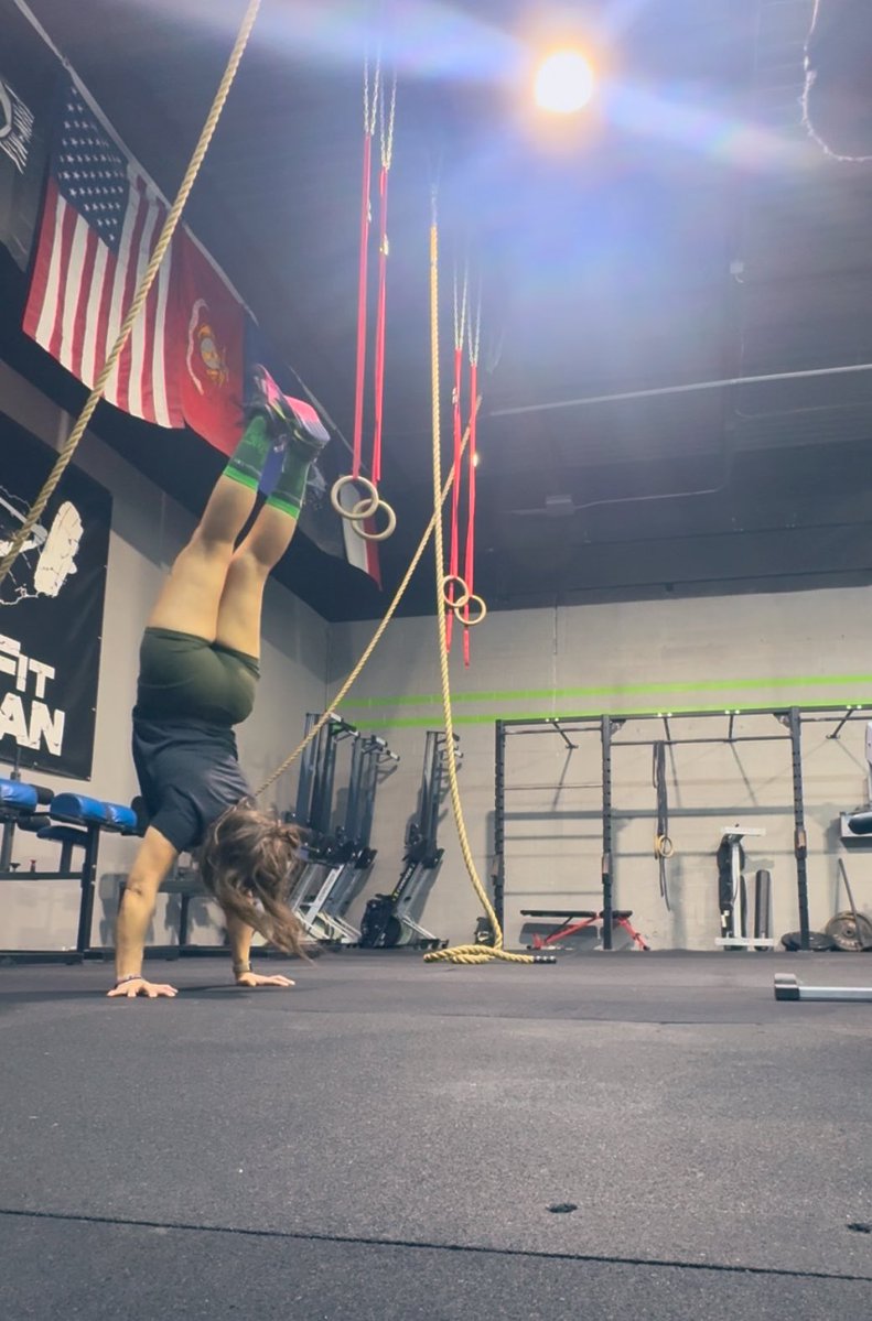 RoxanaCodes's tweet image. Hi! It’s been a long day and it’s almost slipped right through my fingers. Baby boy is under the weather and requiring supplemental oxygen so nobody is sleeping well. But we did the dang things and hoping to squeeze some job apps in tonight. #fitdevs