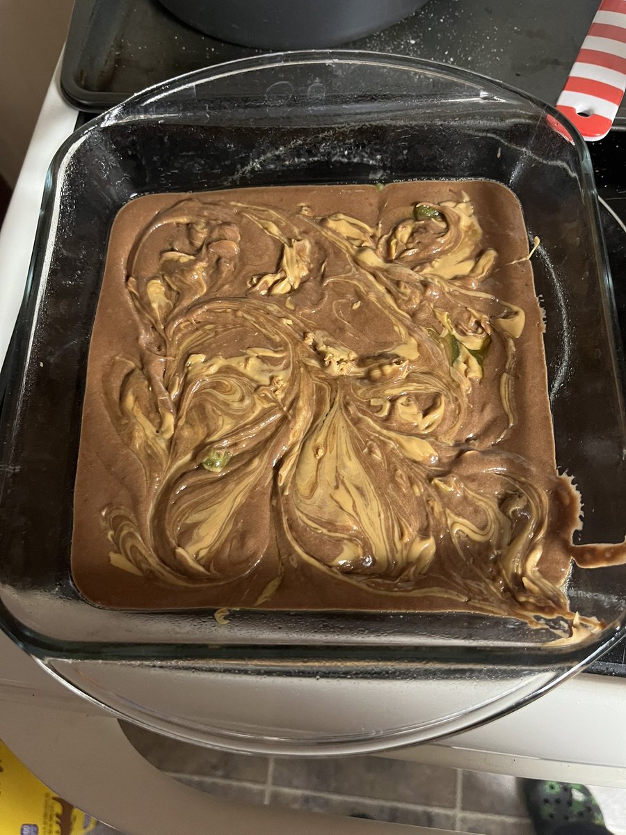 DOCMCPUFFINS420's tweet image. Little sisters 26th berfday so we’re bakin cakes, getting baked &amp;amp; painting some lil canvases I found for us 🥰🤘🏻🎨🖌️😶‍🌫️ 
(We baked one 🌿 cake for us &amp;amp; a regular cake for the kiddos) #birthdaycake #stonerfam #cannabiscommunity #babysister