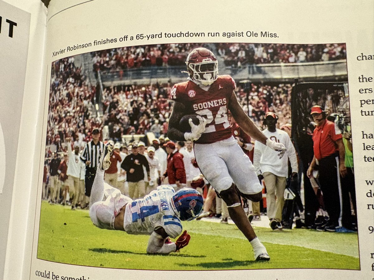 CarsonDField's tweet image. Really cool to see some of my pics featured in the new edition of Sooner Spectator Magazine!!

Big thanks to @JayCUpchurch for throwing some of them in there!

#Sooners