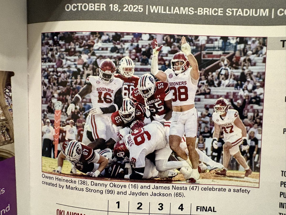 CarsonDField's tweet image. Really cool to see some of my pics featured in the new edition of Sooner Spectator Magazine!!

Big thanks to @JayCUpchurch for throwing some of them in there!

#Sooners