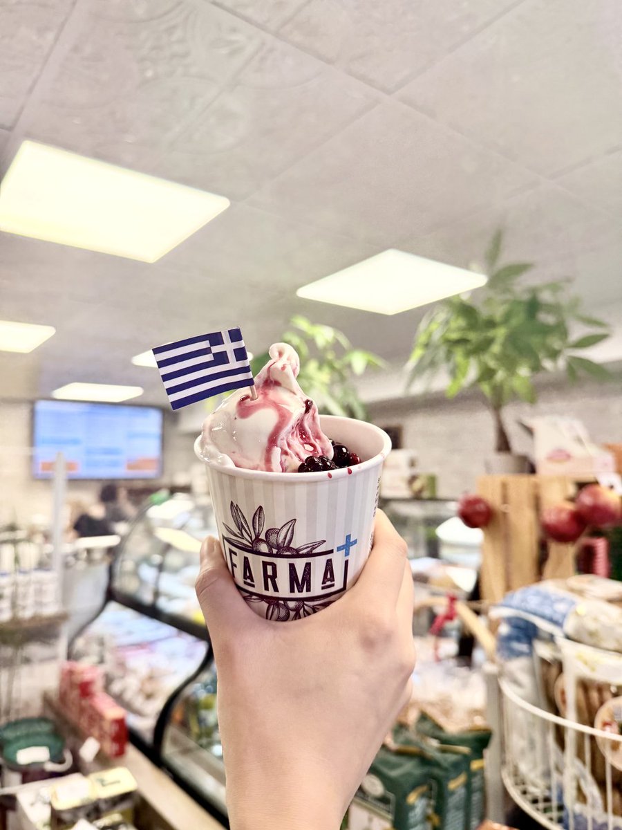 ikastembasi's tweet photo. 💐Flower Shop: Located on Lakeshore Road (main street). It's a popular spot for photos, but photos taken from the outside aren't particularly impressive. https://t.co/HVd7rmsDZW