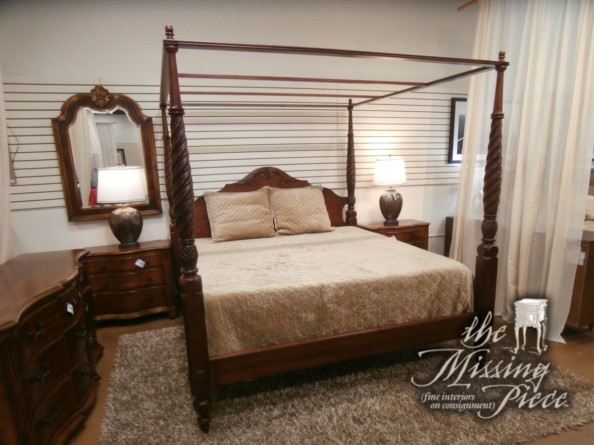 Ethan Allen king four poster bed in mahogany. Matching pieces at time of post. 
Click here for pricing and availability ➡ buff.ly/wd1weSf