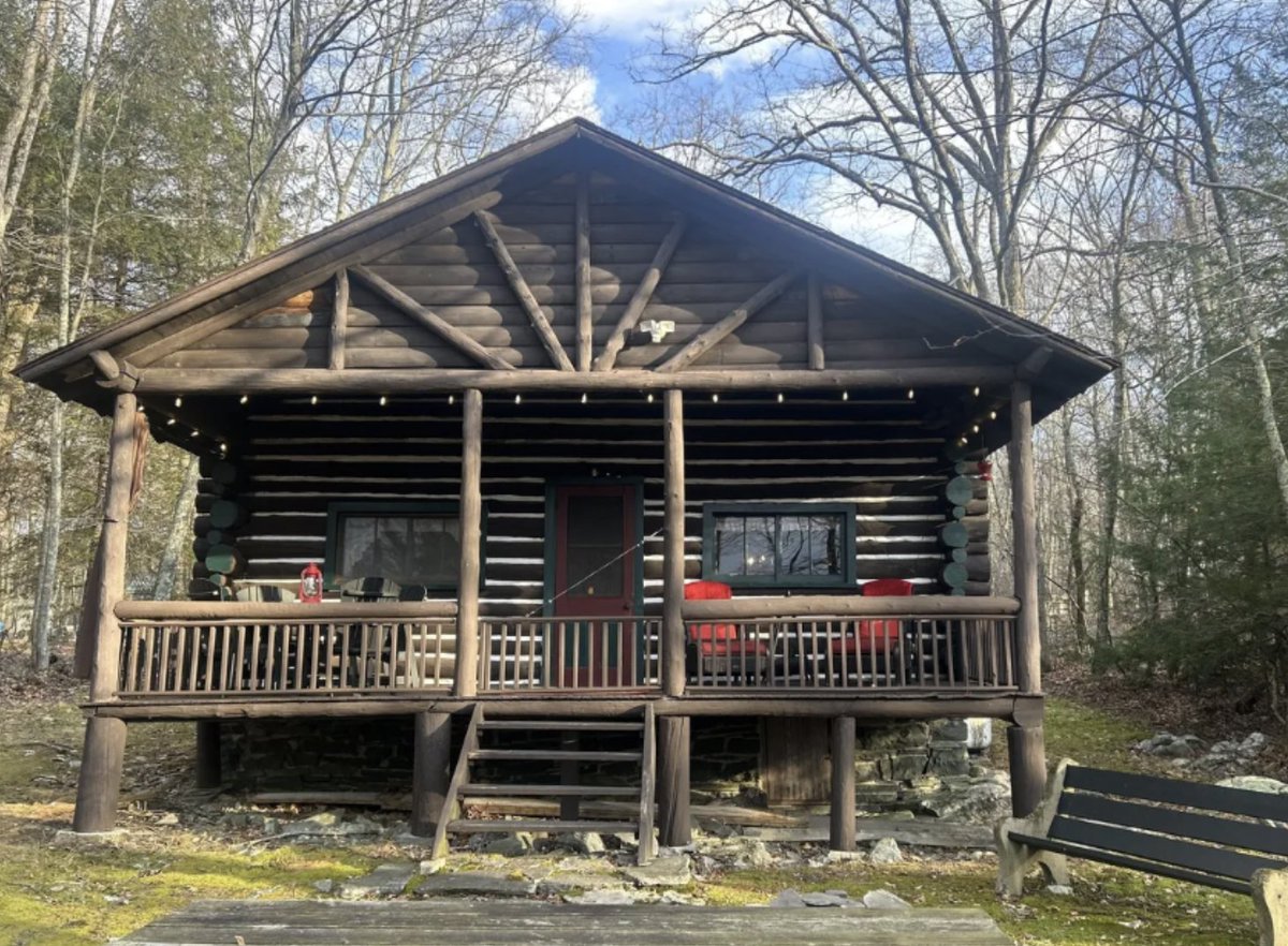 oldhouseunder50's tweet image. c.1935 Two Bedroom #Pennsylvania #LogCabin With #WaterView in the #Poconos $199K. 
oldhousesunder50k.com/c-1935-two-bed…