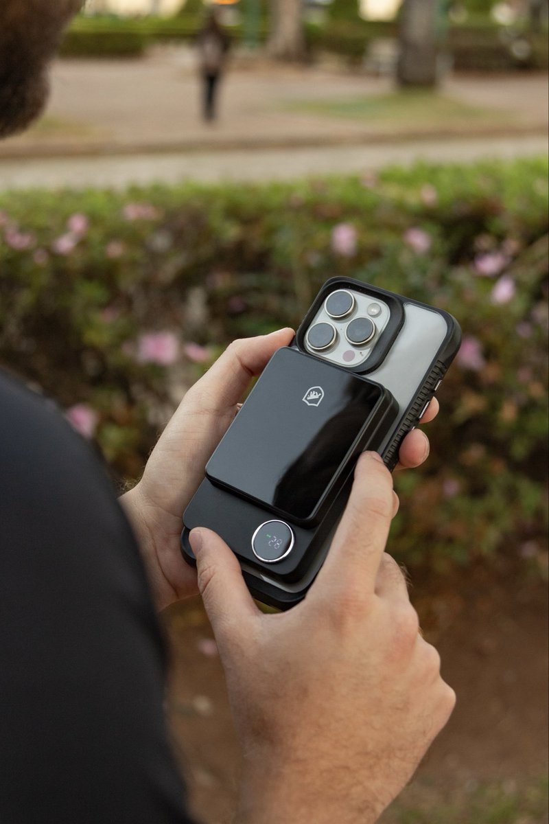 GShieldbr's tweet photo. ⚡🔋 Esse está na lista dos MAIS VENDIDOS! 

✔ 10.000mAh de capacidade para várias recargas
✔ Carregamento wireless de até 15W
✔ Fixação magnética MagSafe 
✔ Display digital
✔ Portas USB-A, Type-C e Micro USB 

👉 https://t.co/2SSnUzIYGV https://t.co/hqJH3emBfC