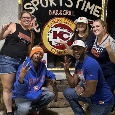 therealtangent's tweet photo. Had to come outside for the game we predicted for 2 years, right?  #NewProfilePic #broncosoverchiefs https://t.co/8edoeUpQgs