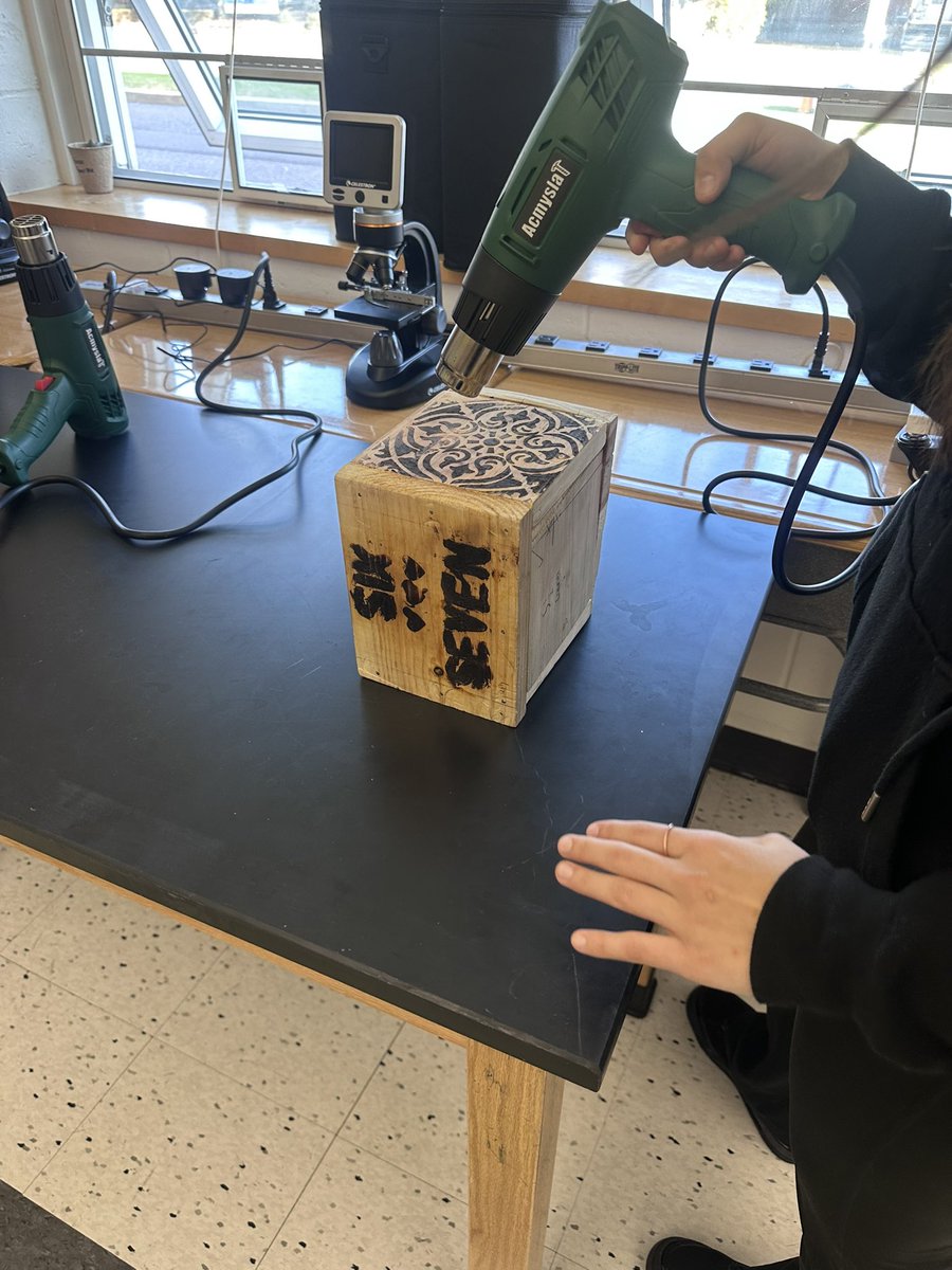 Candice0176's tweet image. From celebrating @amyzambranoyoga birthday to a WIN of wood burning (checkout those projects 🔥) to finishing up our microscopes lab today was nonstop. #scienceisfun