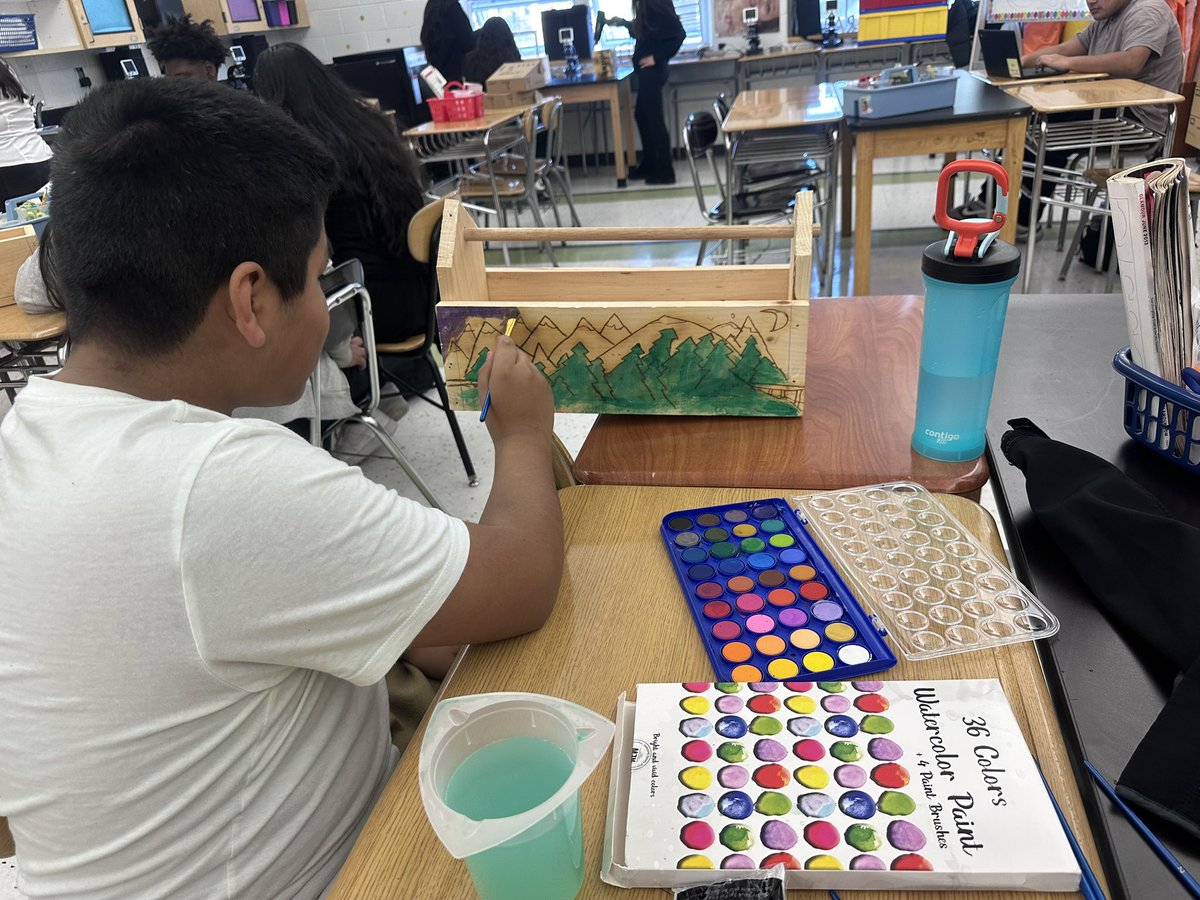 Candice0176's tweet image. From celebrating @amyzambranoyoga birthday to a WIN of wood burning (checkout those projects 🔥) to finishing up our microscopes lab today was nonstop. #scienceisfun