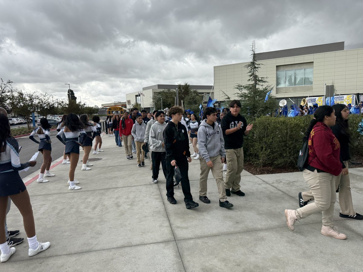 ComptonUnified's tweet image. 🎉🚍 CUSD’s High School Showcase Kicked Off! 🙌🏾✨All 1,300 eighth graders are touring our four high schools - @bigtenapaches @DominguezHSDons @MightyTarbabes &amp;amp; Compton Early College to see why CUSD high schools are the best option for them.🎓 #ComptonUnified #enrollment