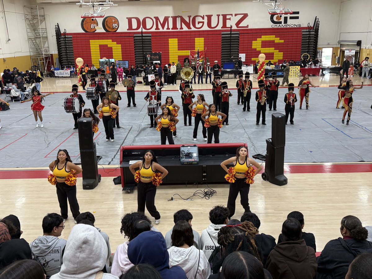 ComptonUnified's tweet image. 🎉🚍 CUSD’s High School Showcase Kicked Off! 🙌🏾✨All 1,300 eighth graders are touring our four high schools - @bigtenapaches @DominguezHSDons @MightyTarbabes &amp;amp; Compton Early College to see why CUSD high schools are the best option for them.🎓 #ComptonUnified #enrollment