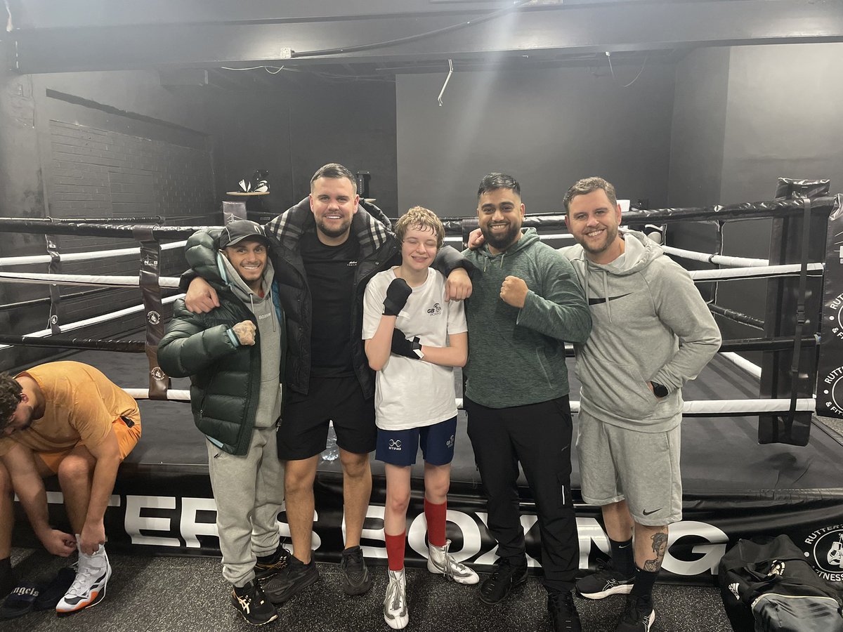 LAZHONEYJO's tweet image. @AlexRutter2 @JaneCouchMBE @scopelandboxer @MichaelGomezJnr #JakeDodd @Base_Security @elliescotney_ @jordan_boxing93 @RobCass3 @RKH4658 A massive thank you for all my support, Im so pleased to say I am now fighting out of ((Rutters ABC Boxing gym )) 🥊🔥