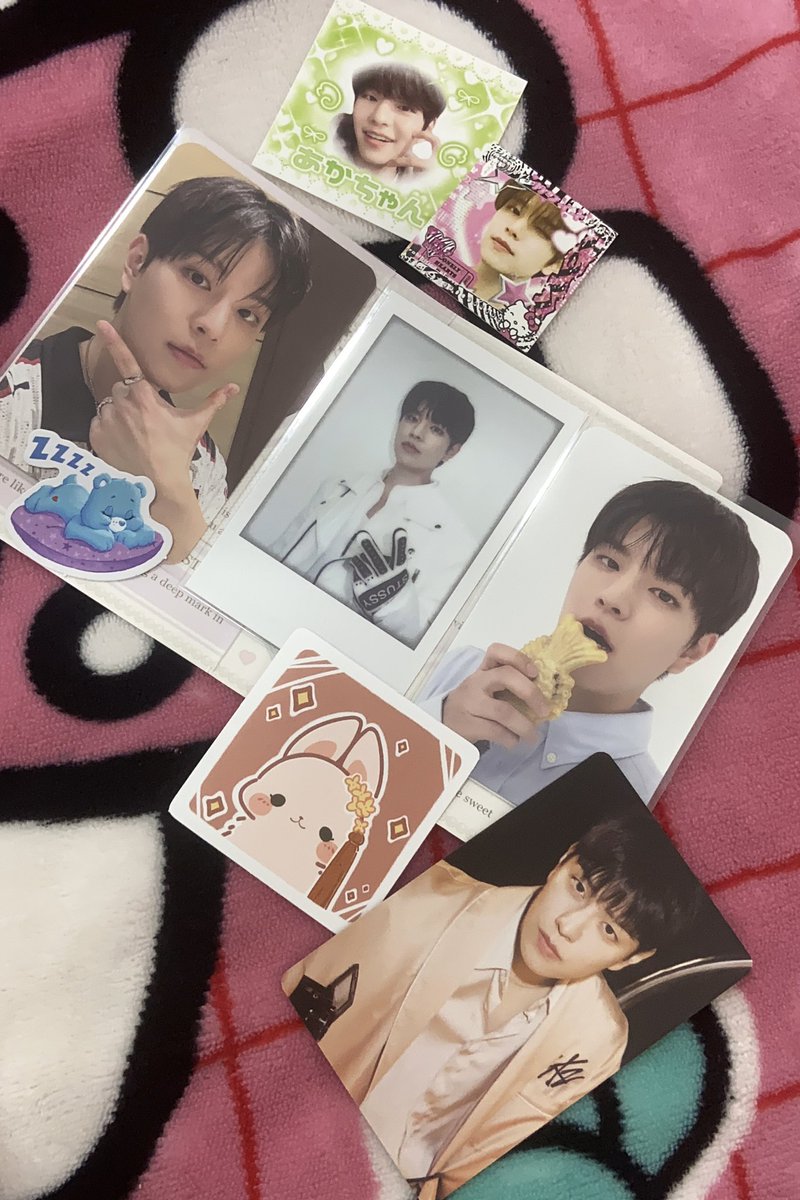 2209home's tweet photo. ଘ(੭ˊ꒳​ˋ)੭✧  ⋆ ࣪
feedback extremamente positivo pra @_leestx que me vendeu esse set de ld que era meu maior sonhooo principalmente o seung peixinho! 

o card veio na embalagem mais fofa e bem protegido e chegou sem nenhuma avaria (chegou super rápido também)!! https://t.co/u38kzt2iTT