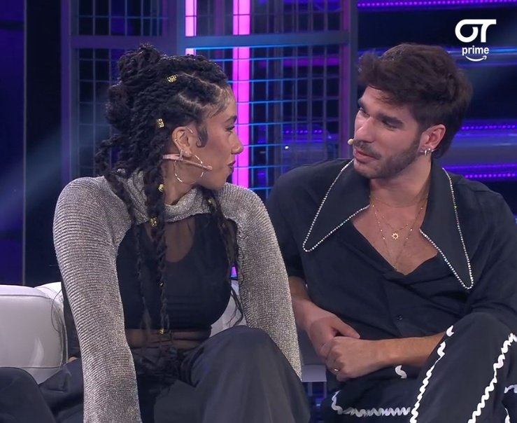 📊 ¿A quién SALVAS?

🔄 GUILLO
♥️ TÉYOU 

#OTGala9 #OTDirecto18N