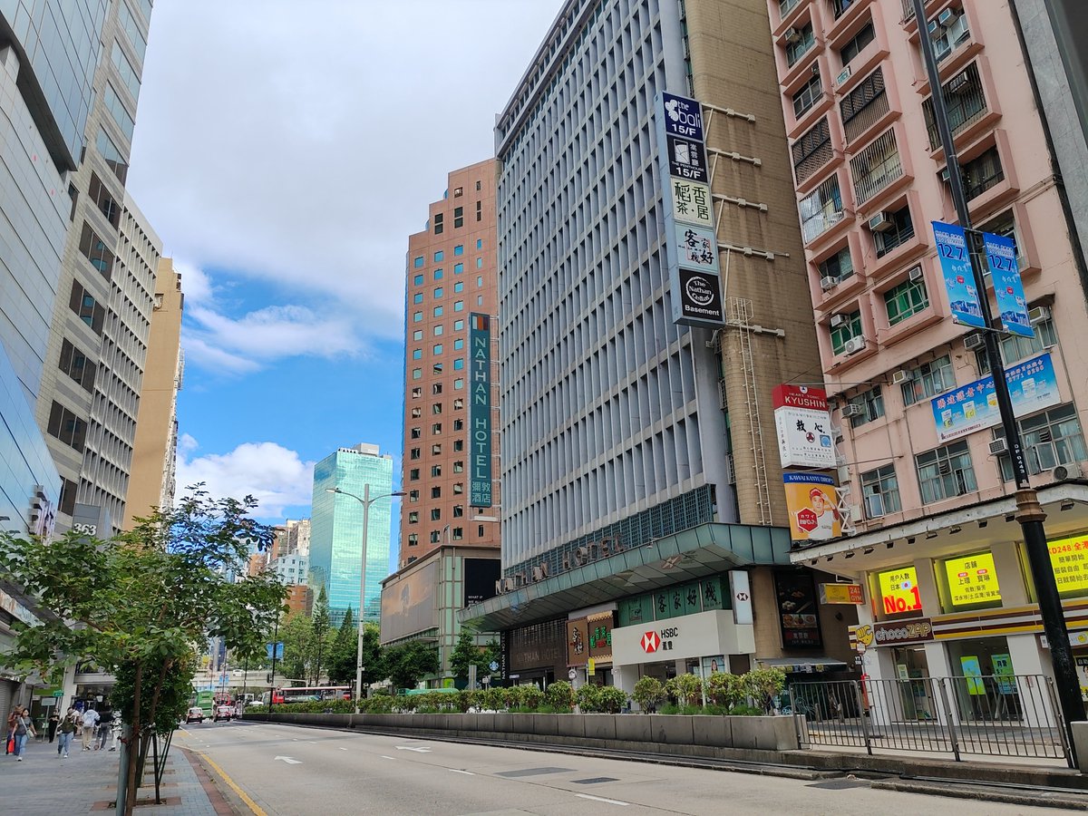 baryontensor's tweet image. Too early in the morning to be wandering around Nathan Road.