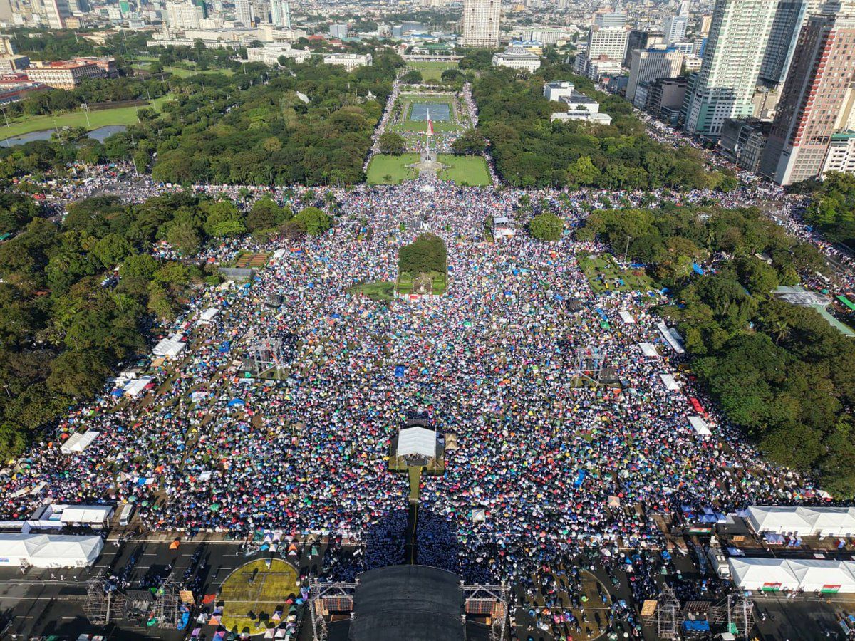 🇵🇭 PHILIPPINES ERUPTS: 650,000 PROTEST AS $9.6B VANISHES INTO FLOOD SCAM

Over 650,000 Filipinos packed Rizal Park to say what everyone’s thinking. Where did the flood money go?

Turns out, 545 billion pesos was spent on flood control since 2022, but thousands of projects were
