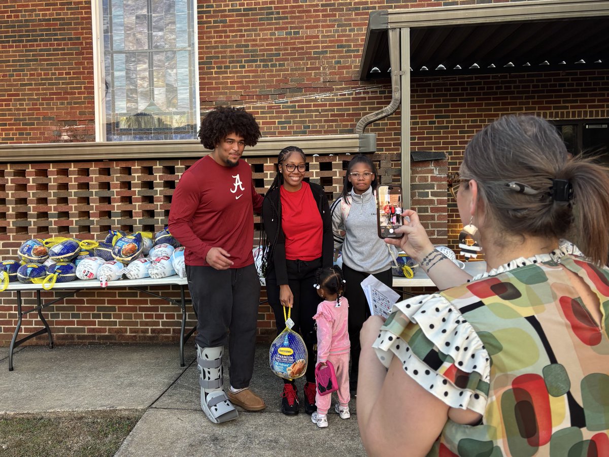 Ahead of Thanksgiving next week, Alabama center Parker Brailsford is giving  out 75 turkeys tonight to families of kids in Boys &amp; Girls Clubs of West Alabama