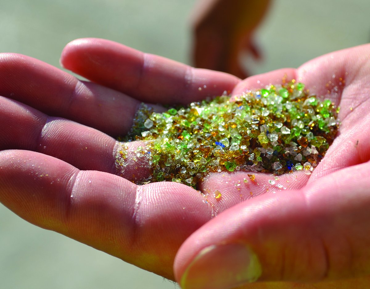 RumpkeNews's tweet image. Did you know that glass can be recycled an infinite number of times? 😲♻️ Glass can be recycled endlessly without losing quality. Always be sure to recycle your glass bottles and jars to keep them out of landfills and in use. #RumpkeRecycling #GlassRecycling