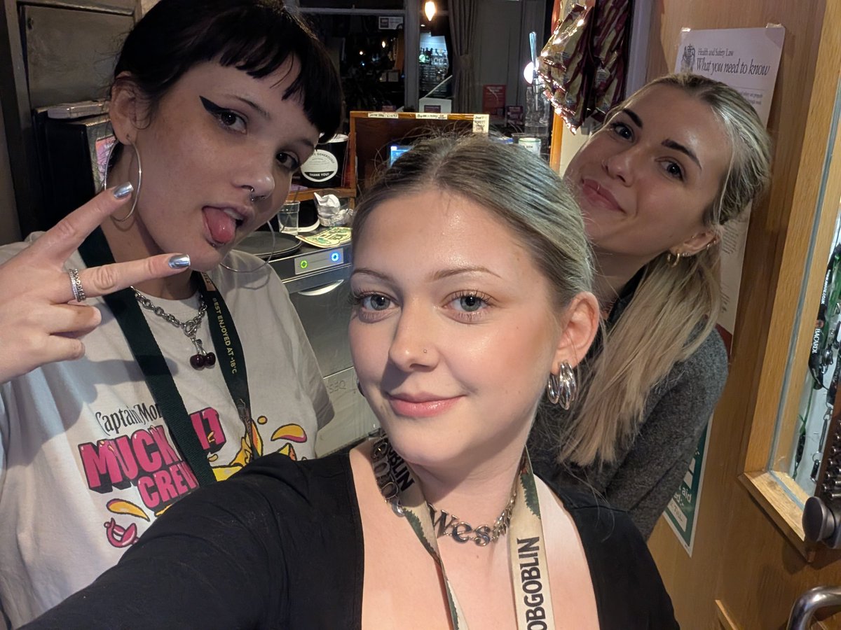 TheGardenHouse5's tweet image. WellDone to our wonderful staff! You girls are so good, you rocked that quiz! ,💪✨

#nr2pub #pub #pubquiz