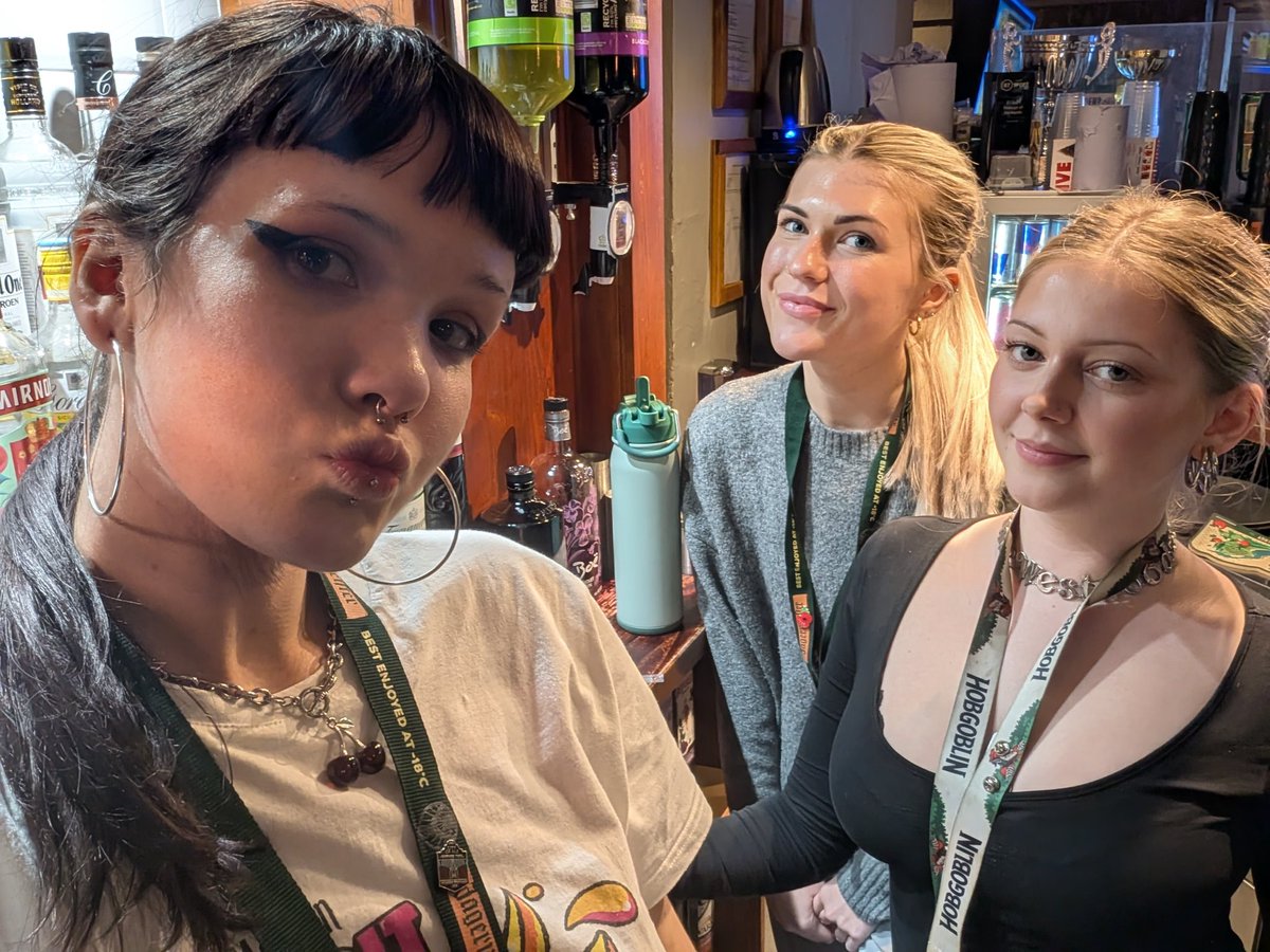 TheGardenHouse5's tweet image. WellDone to our wonderful staff! You girls are so good, you rocked that quiz! ,💪✨

#nr2pub #pub #pubquiz