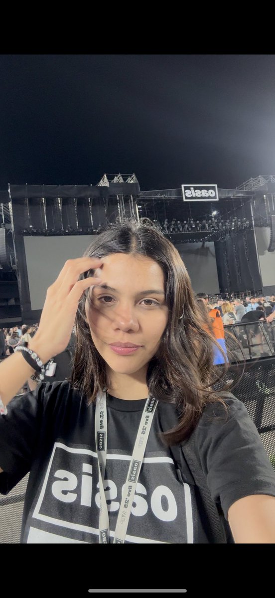 lukyelectric's tweet photo. ''You can put your life in the hands of my rock and roll band, because we'll never throw it away'' ❤️‍🩹
La mejor noche de mi vida. BIBLICAL. https://t.co/m7mtWUcaQI