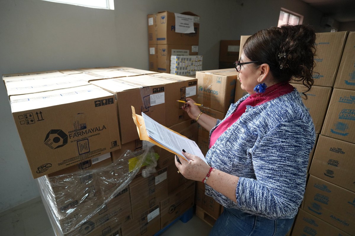 DPManabiSalud's tweet photo. #ElNuevoEcuador | @Salud_CZ4 recibió la primera entrega de medicamentos en el marco de la compra masiva que impulsa el Gobierno Nacional. Son 673.335 unidades que serán distribuidas a 11 hospitales de Manabí y Santo Domingo de los Tsáchilas. https://t.co/GTWaN346uc