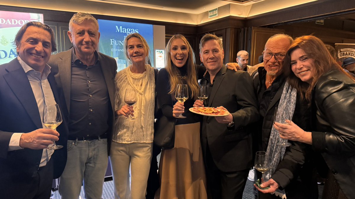 Hoy premios <a href="/gastroplanet_/">Gastroplanet</a> de mi querido <a href="/albgranados/">Alberto Granados</a> …
mucho corazón y mucha alma aquí en el club financiero !!!  gracias amigo 
<a href="/discarlux/">Discarlux S.L.</a>