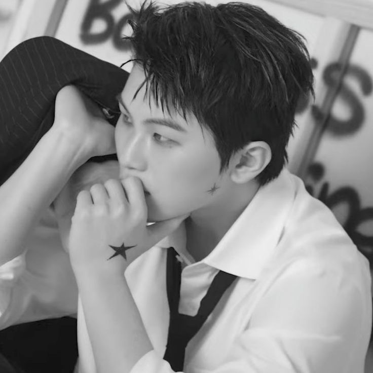 babwoozi0's tweet photo. 이지훈 이런 까리한거 좋아 https://t.co/V5VBiUq8mq