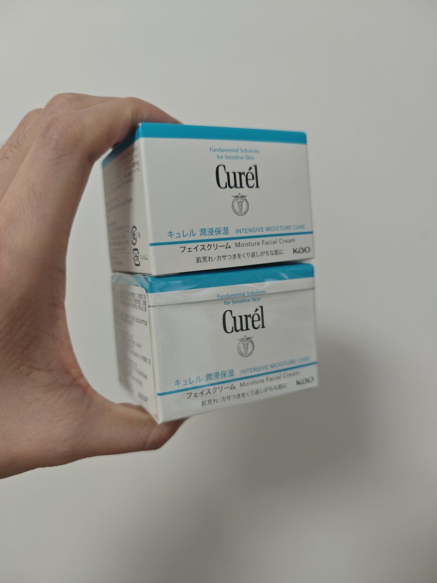 我最常用的品牌：珂润，双十一刚囤了两盒，冬季天气干燥，干性敏感肌保湿+修复非常不错，不知道哪个品牌可以出个效果增强便携版的，我会购买