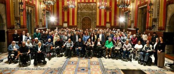 Avui <a href="/federacionaice/">Federación AICE</a> ha estat al #SalódeCent de <a href="/bcn_ajuntament/">Ajuntament de Barcelona</a> a la presentació que <a href="/TMB_Barcelona/">TMB</a> ha fet de la modificació del Reglament 107 UNECE sobre autobusos, passant a ser un referent d'#accessibilitat, tot i que encara falta treballar més per reduïr barreres auditives.