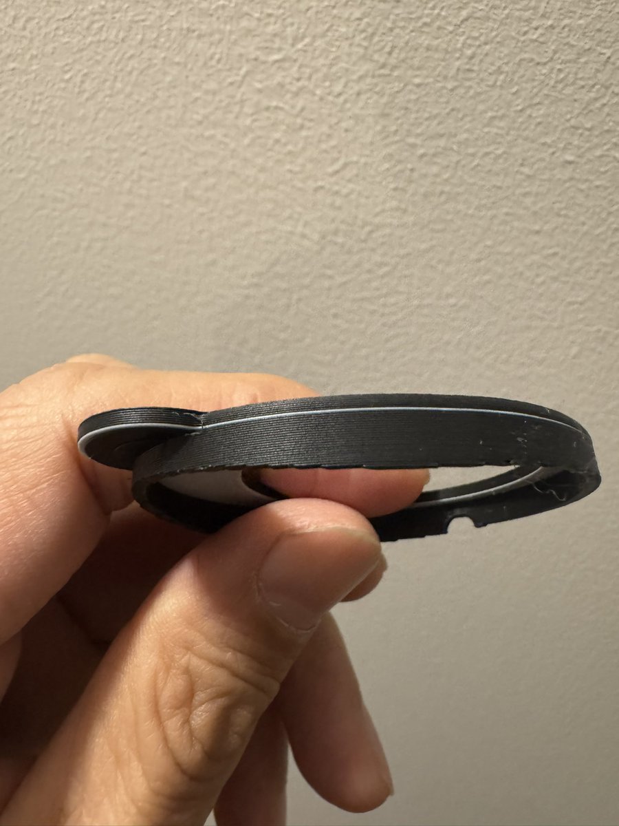 afjk01's tweet image. VisionProスリープ防止キャップ　
目立たない黒バージョンを作りました。

内側の一層のみ、白でプリントしてスリープを防ぎました。

近日中にBoothに出します。
#AppleVisionPro #afjk製作所