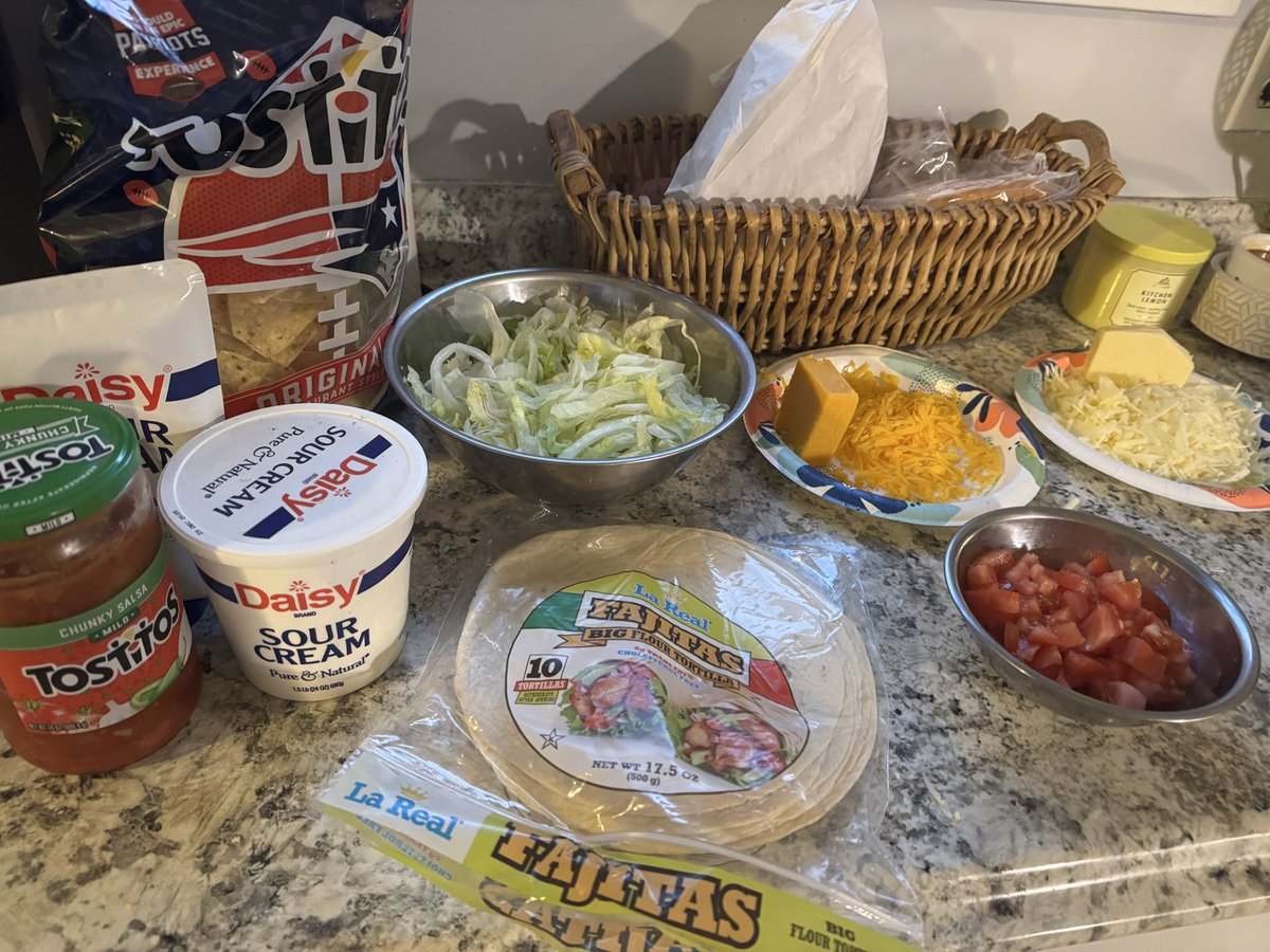 fluffernutter02's tweet image. It was taco Monday here 🌮🩷