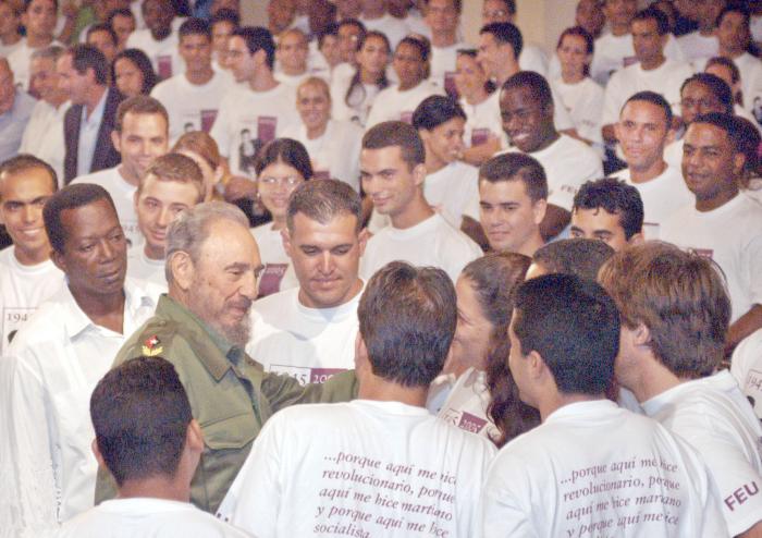Han pasado 20 años, desde su discurso en la Universidad de La Habana, allí donde se hizo revolucionario, #FidelPorSiempre.
La órden de combatir las ineficiencias, la corrupción, las desviaciones, sigue teniendo total vigencia. 
#100AñosConFidel #MujeresEnRevolución <a href="/fmc_la_habana/">FMC La Habana</a>