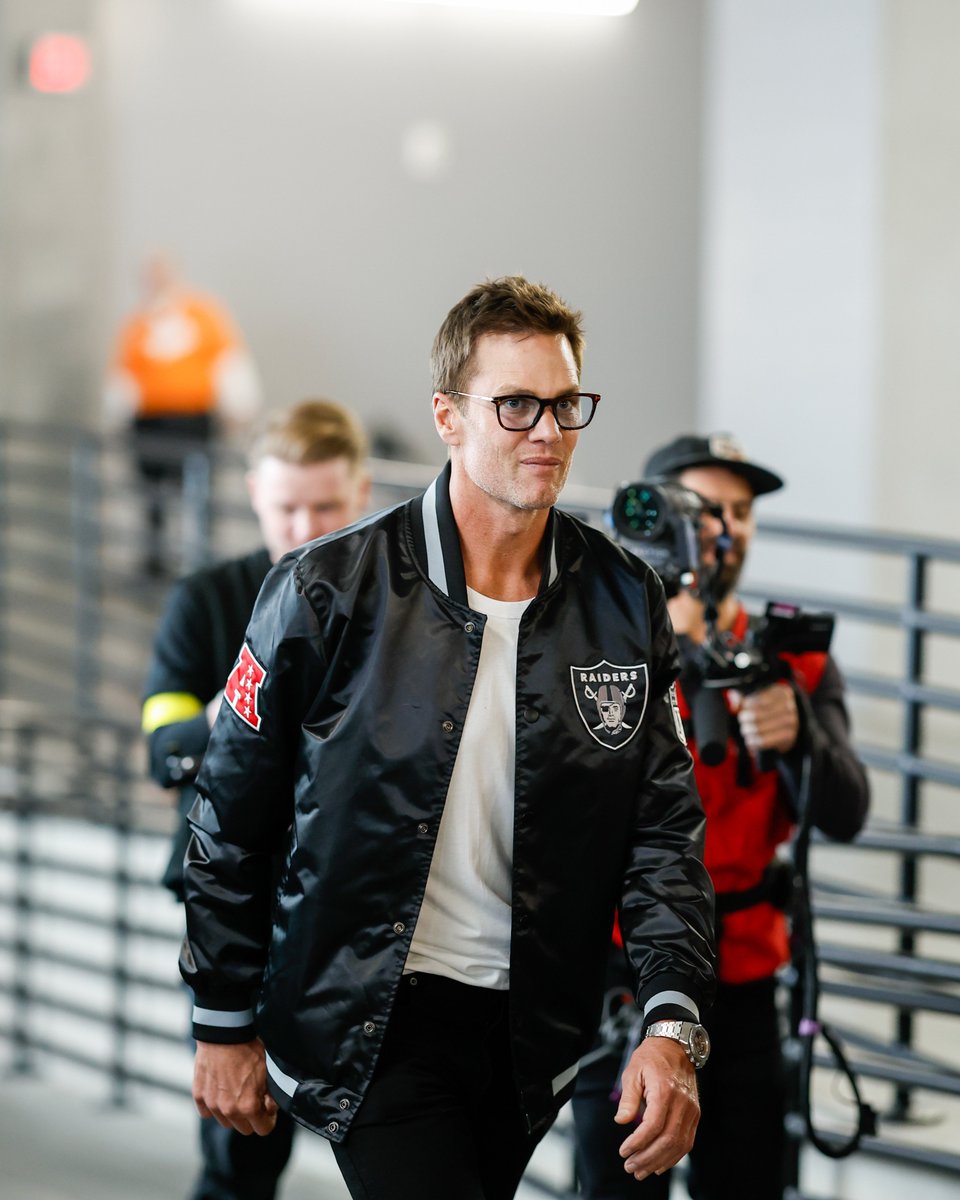 Raiders's tweet image. Silver, Black &amp;amp; Brady 🏴‍☠️ #DALvsLV