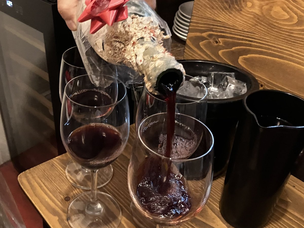 昨夜いただいた海底熟成ワイン。
大変おいしゅうございました。