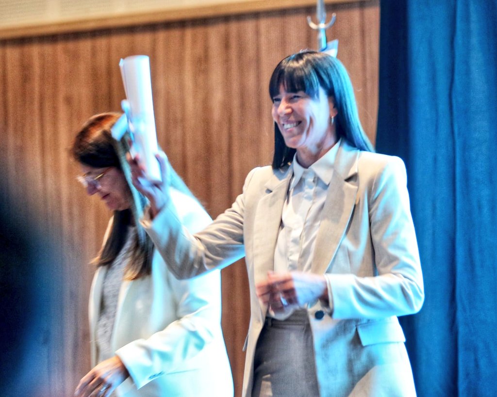 Quiero felicitar a todas las autoridades electas el pasado 26 de octubre, que representarán a la provincia en el Congreso a partir de diciembre y que fueron proclamadas esta tarde. Espero podamos, desde el diálogo, trabajar siempre defendiéndo a Neuquén 

Felicito especialmente a