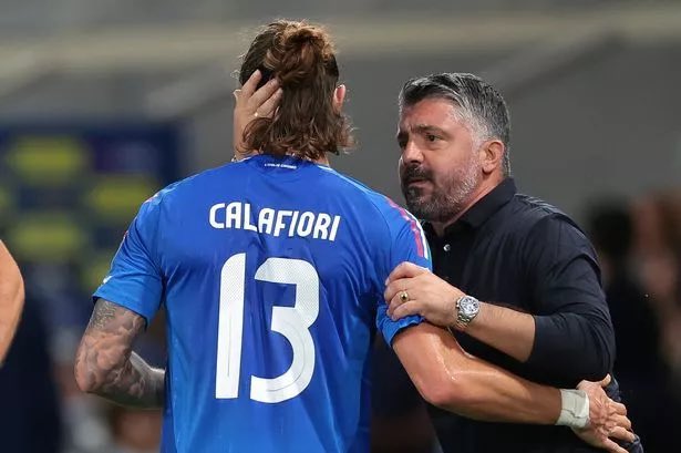 على قَدرِ أَهلِ العَزمِ تَأتي العَزائِمُ
وتَأتي عَلى قَدرِ الكِرامِ المَكارِم