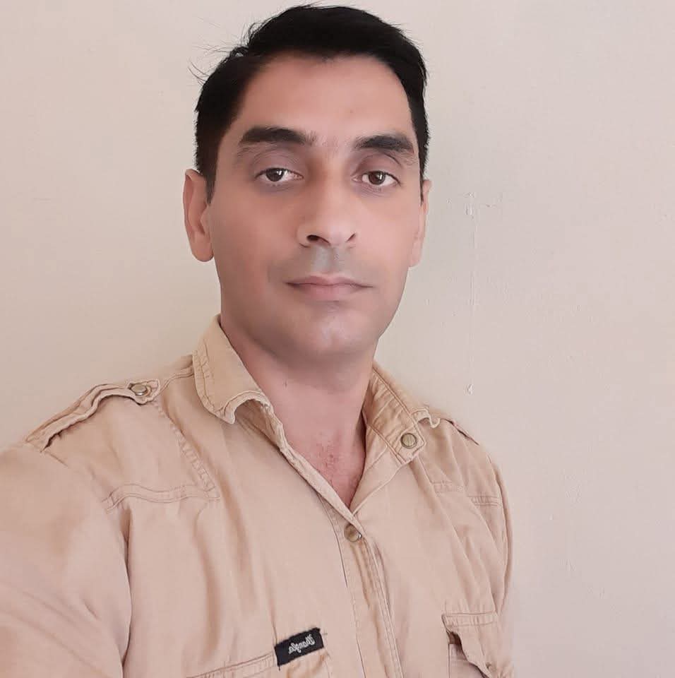 सुख और दुख दोनों ही जीवन के शिक्षक हैं—एक सिखाता है खुश रहना, दूसरा मजबूत बनना।