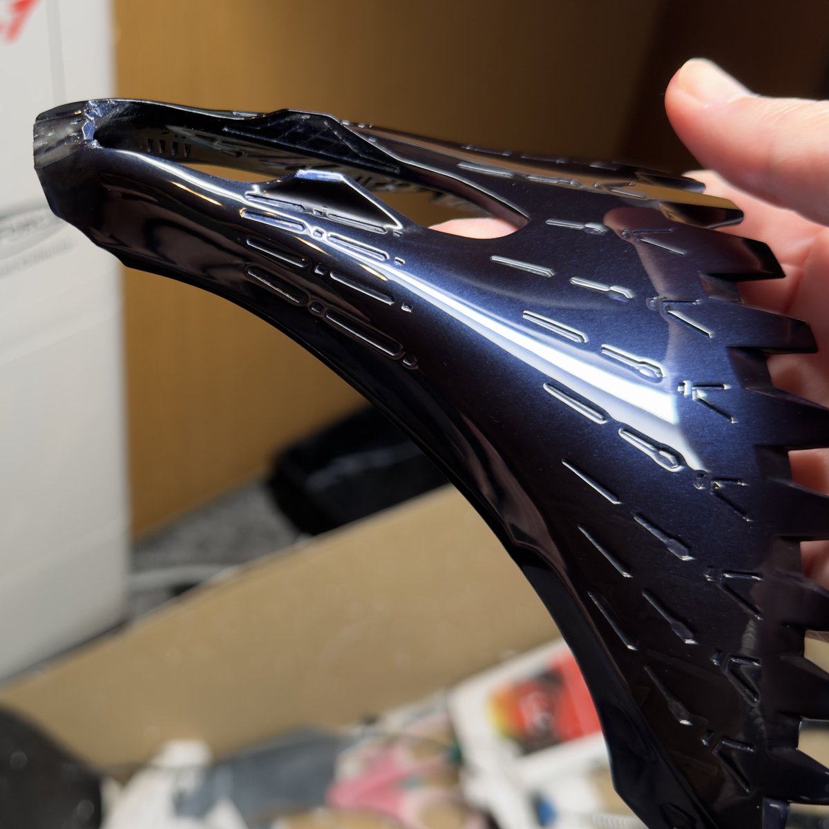 昨晩はウィグ3枚目やってました。
デカイし凹モールドが並べられていて
めちゃくちゃ超シンドイです。

上の方が滲んでいるので
今晩はここに1500から当て直します。

#HSGKツァラ