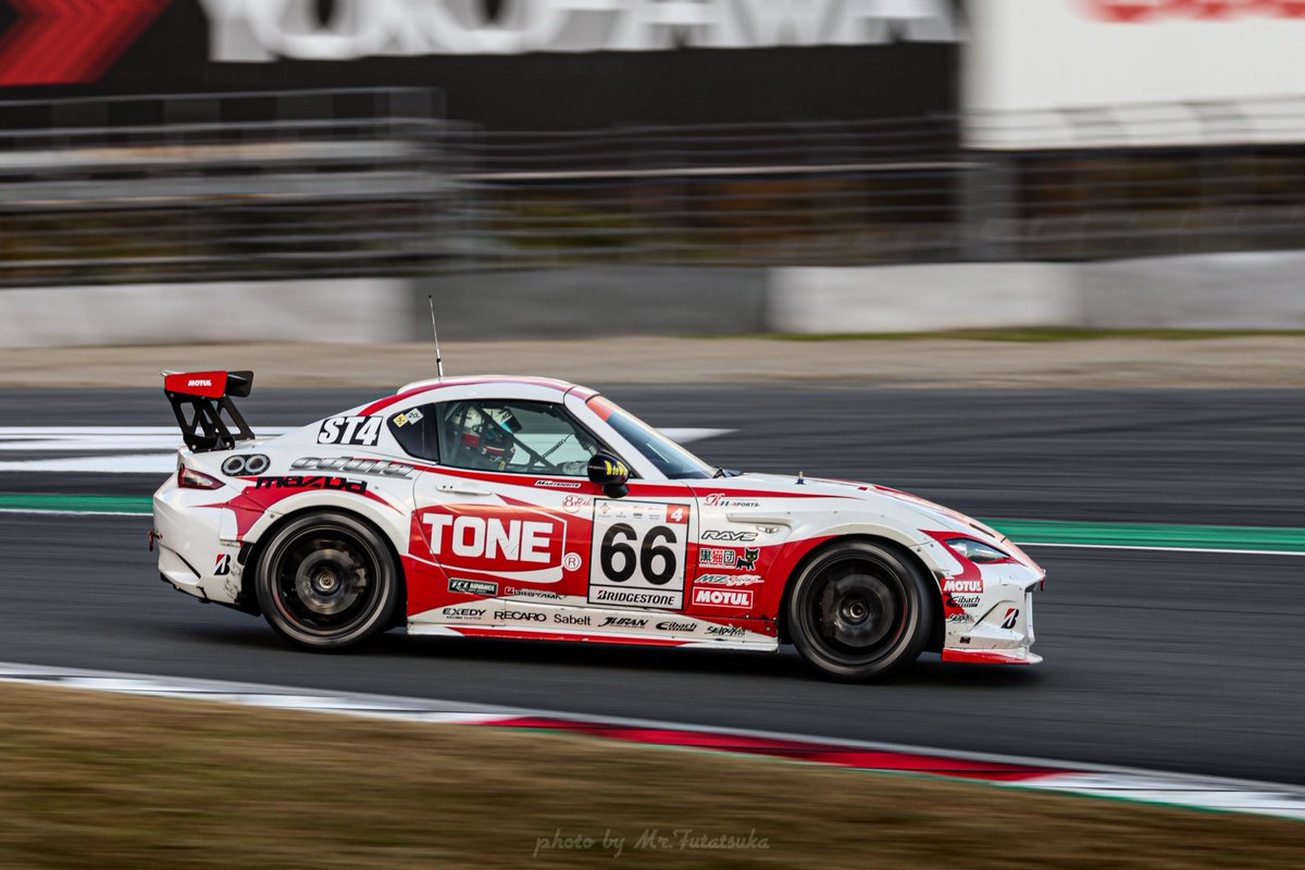 ST-4クラスに参戦してみて

GR86だらけの4クラス。直線スピードで劣るロードスターには富士はかなり過酷。
いくら速いといっても、GR86の2.4Lパワーには勝てないです。

そんな中、燃費、軽さ、を活かした作戦チーム力でなんとか2位になることができました！