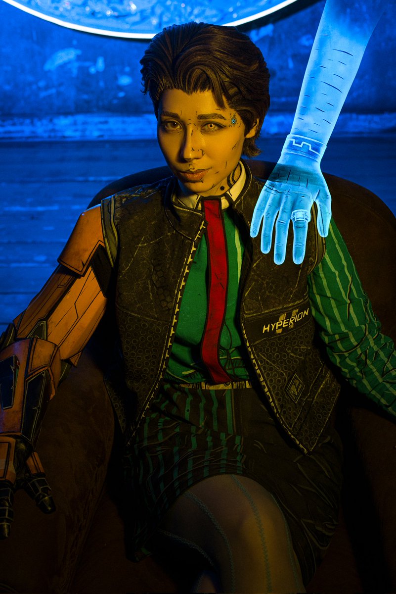 GreenT_'s tweet photo. Costest vs Full cosplay

It's starting to become a tradition
My very first costest of fem!Rhys (december 2019), back at the time I only had craft on my arm
Vs
My latest photos in full cosplay. Ph by Shilen

#borderlands #tftb #talesfromtheborderlands #cosplay #rhysstrongfork https://t.co/to3Y4RZVEl