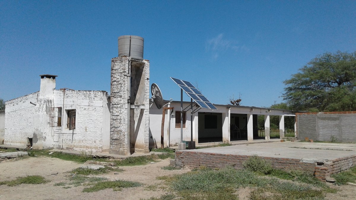 AleAgostinelli's tweet image. ¿POSEÍDAS? En 2017, en esta escuelita de Varas Cuchuna, cerca de Los Telares, Santiago del Estero, 19 estudiantes entraron en trances, desmayos y convulsiones. Es el primer capítulo de #ArgentinaX (FCE, 2025). Lo resumo en el podcast #EnclavesdeLeyenda  go.ivoox.com/rf/162666512