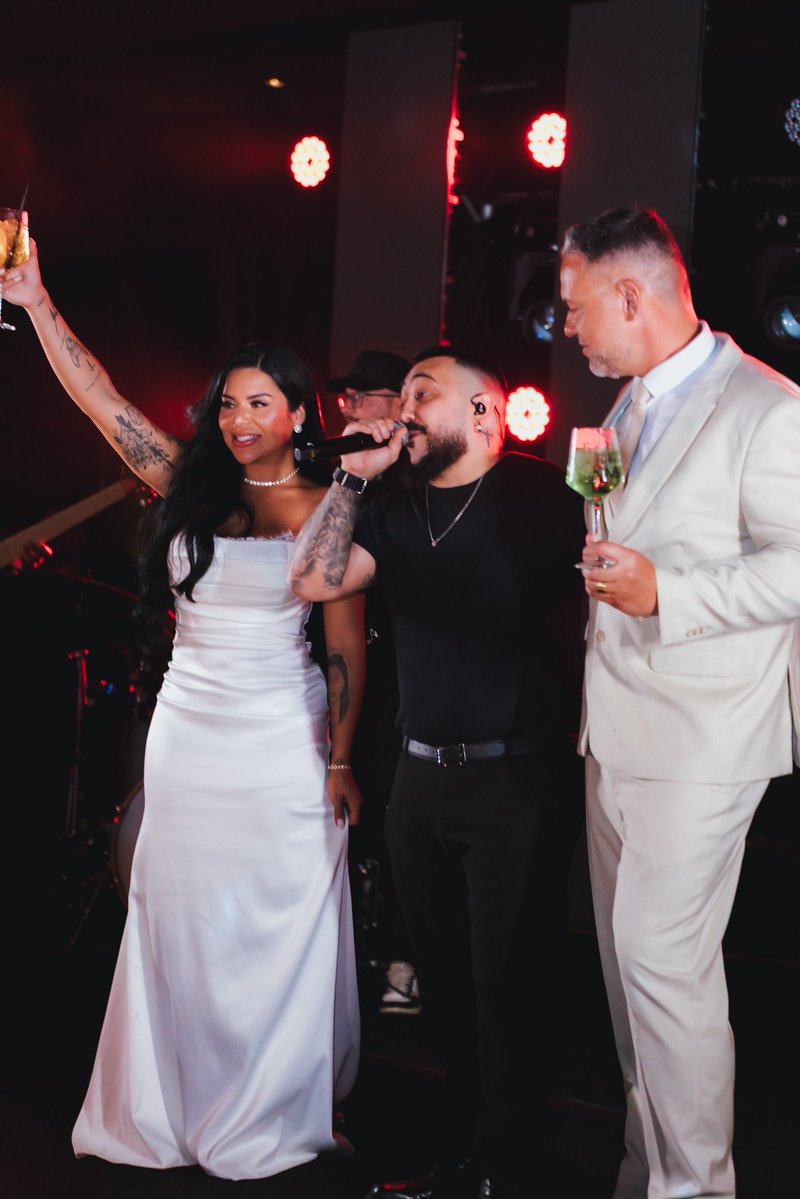 pagodedoadame_'s tweet image. E o nosso sábado como foi? De muito pagode! 3 paradas pra fazer esse som junto com essa galera bonita de Nova Iguaçu, Piratininga e Ilha do Governador! Obrigado demais, família 💙